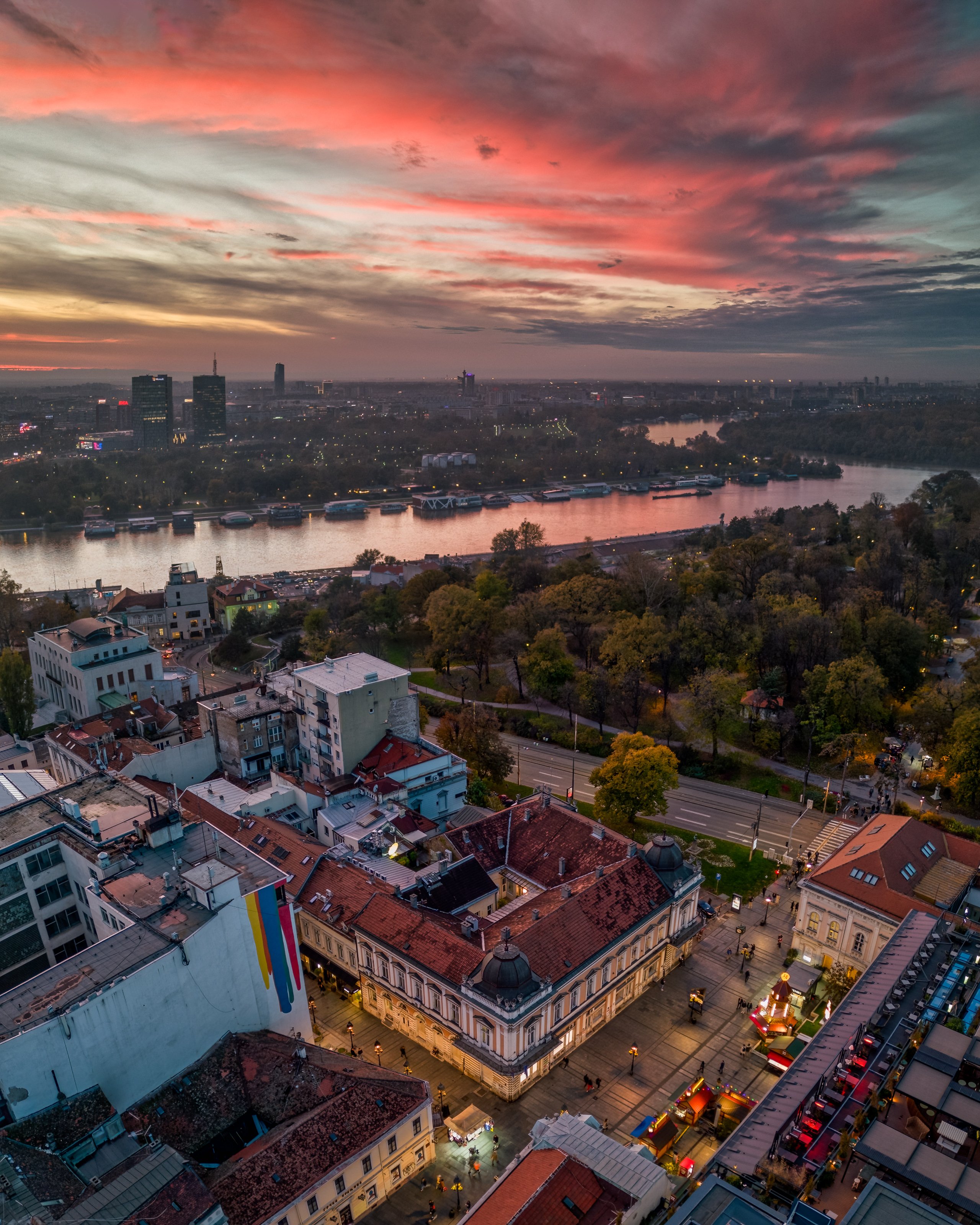 Pariska ulica i pogled ka ušću Save u Dunav u suton