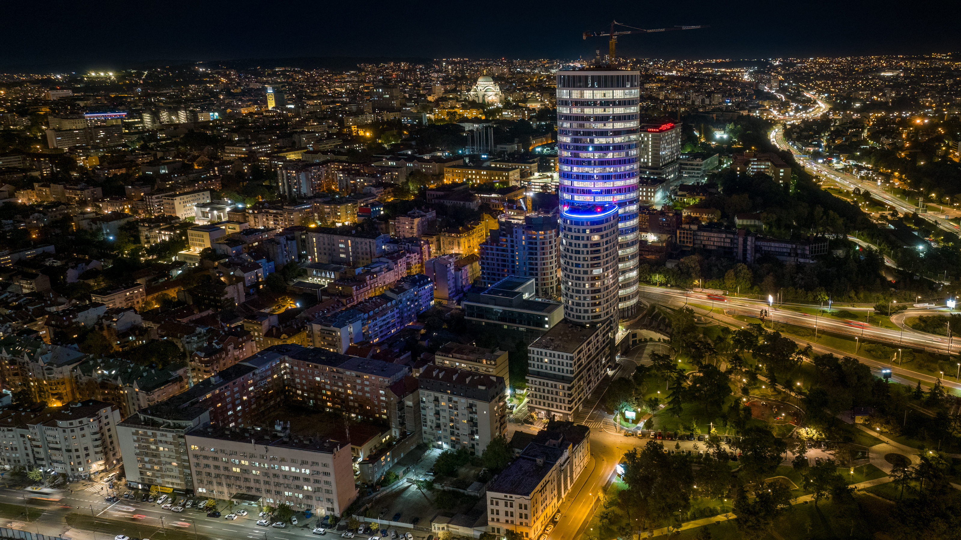 Kompleks Skyline u Beogradu noću