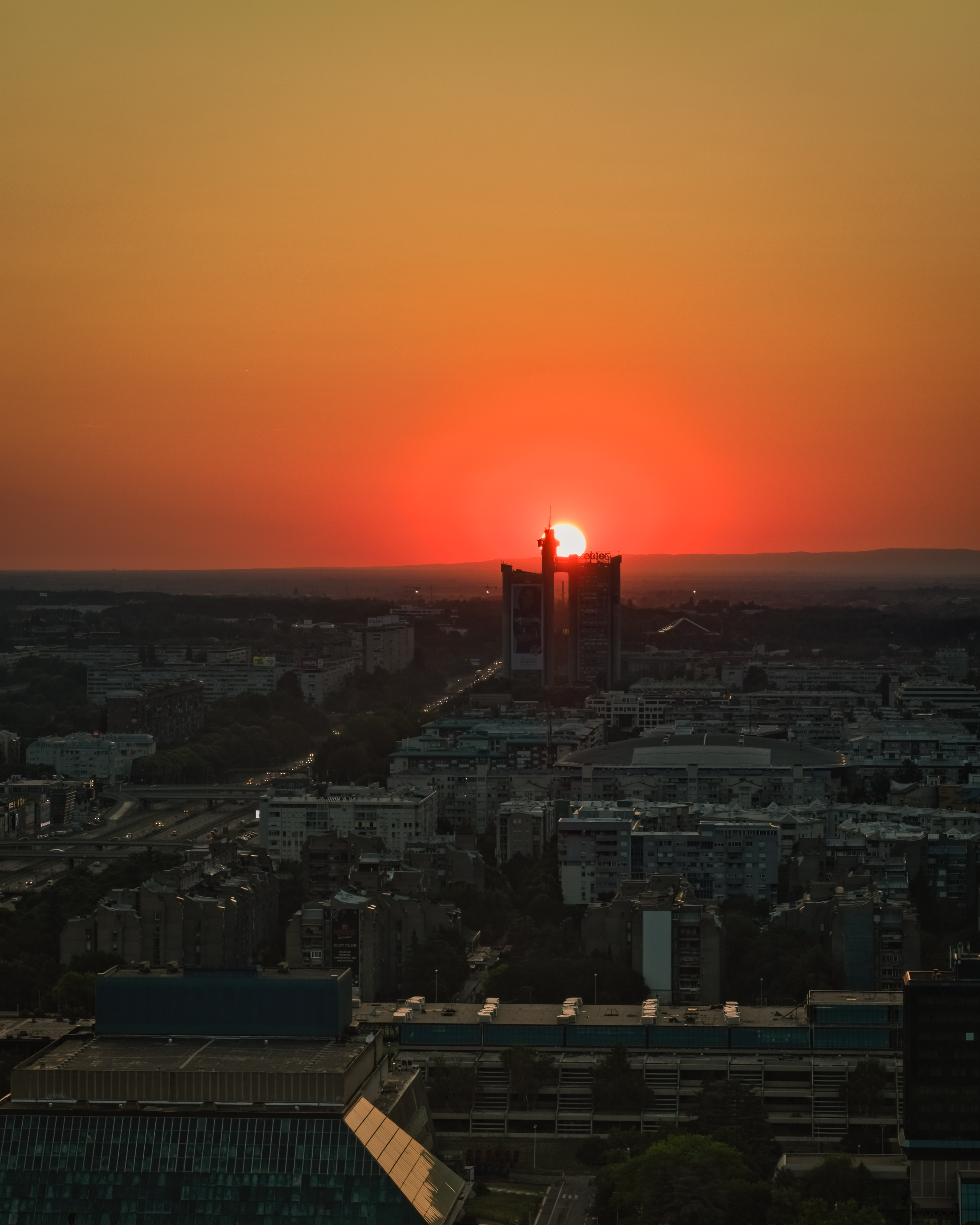 Zapadna kapija Beograda pri zalasku sunca
