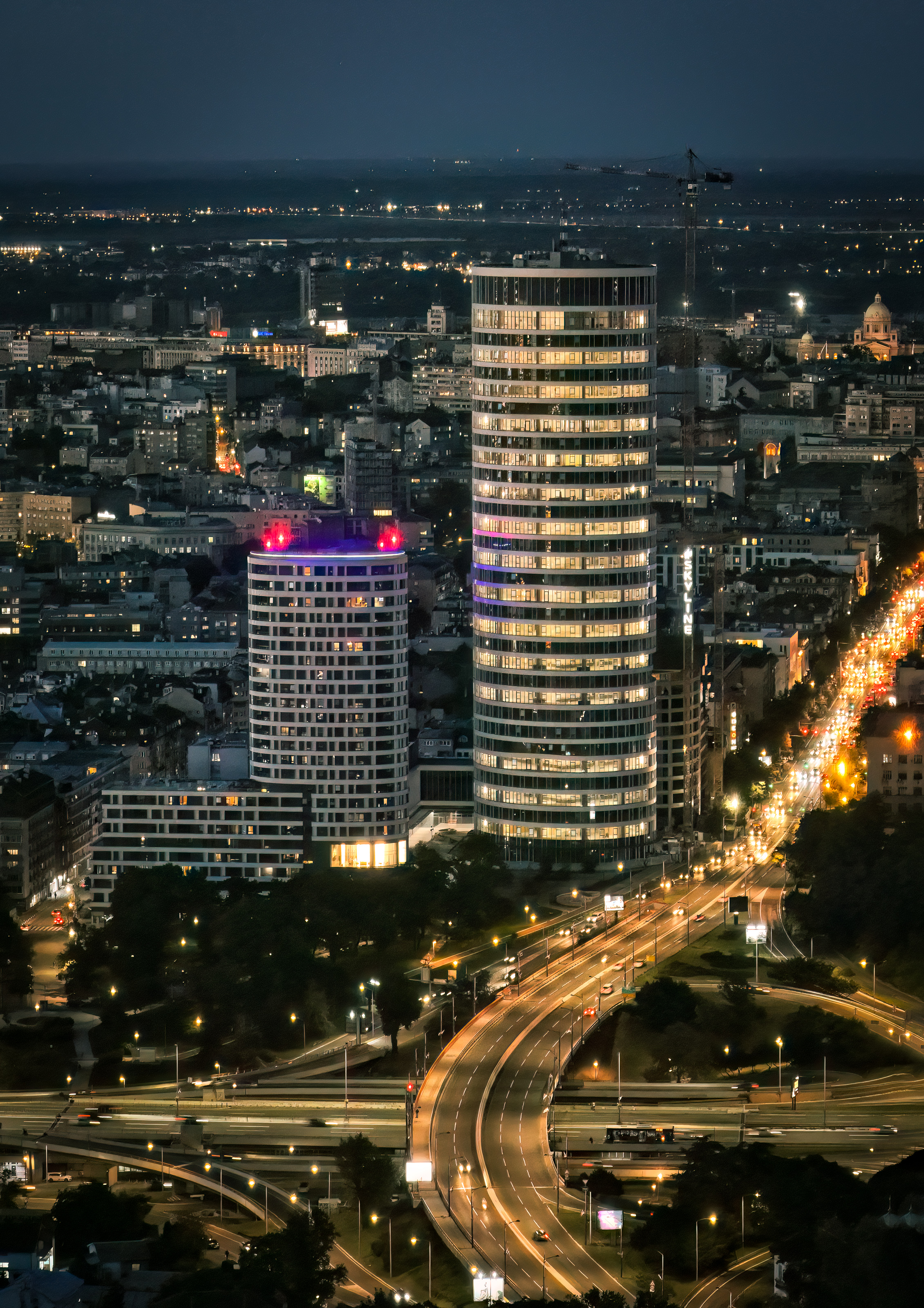 Kompleks Skyline i Mostarska petlja noću