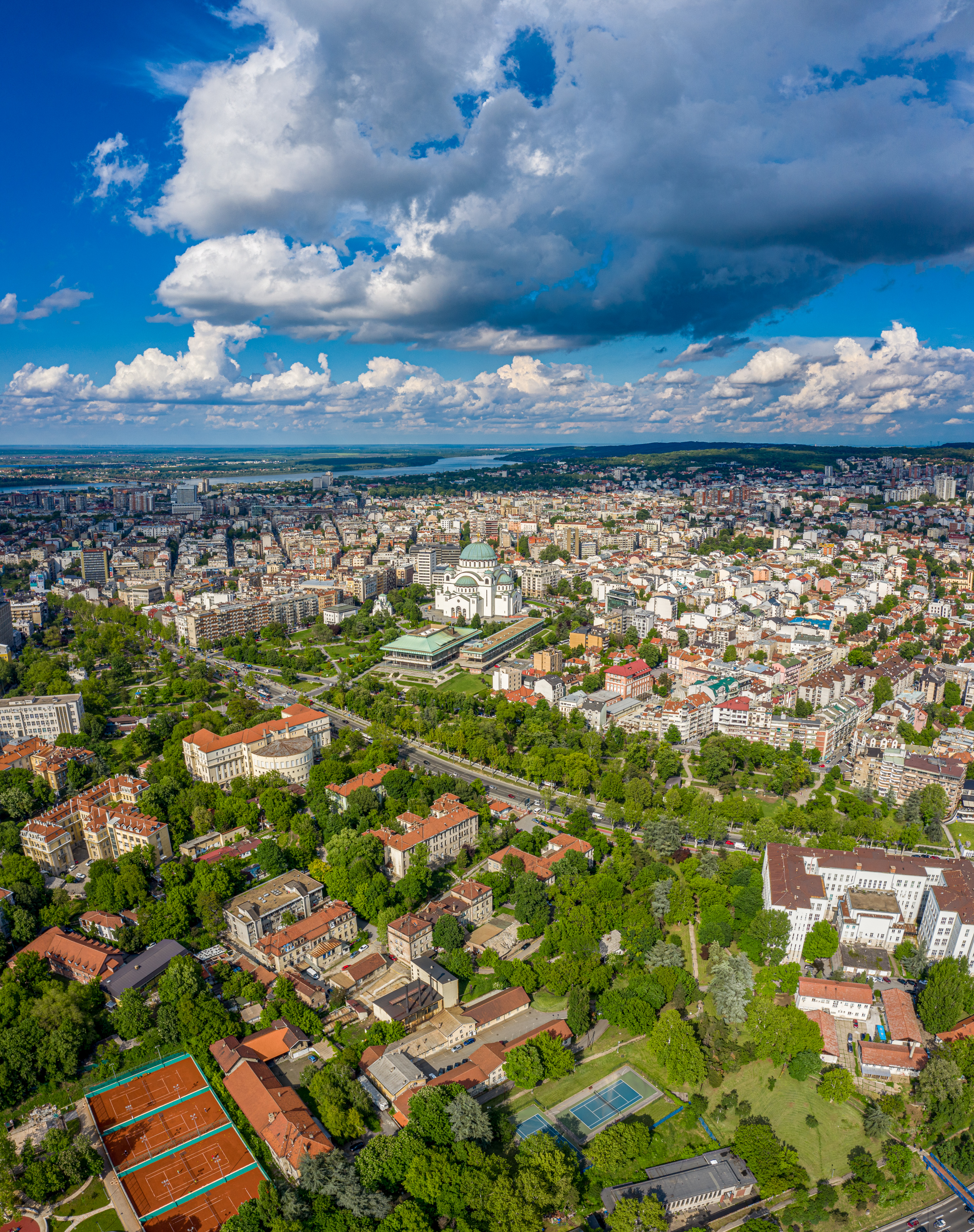 Pogled na Hram Svetog Save i grad