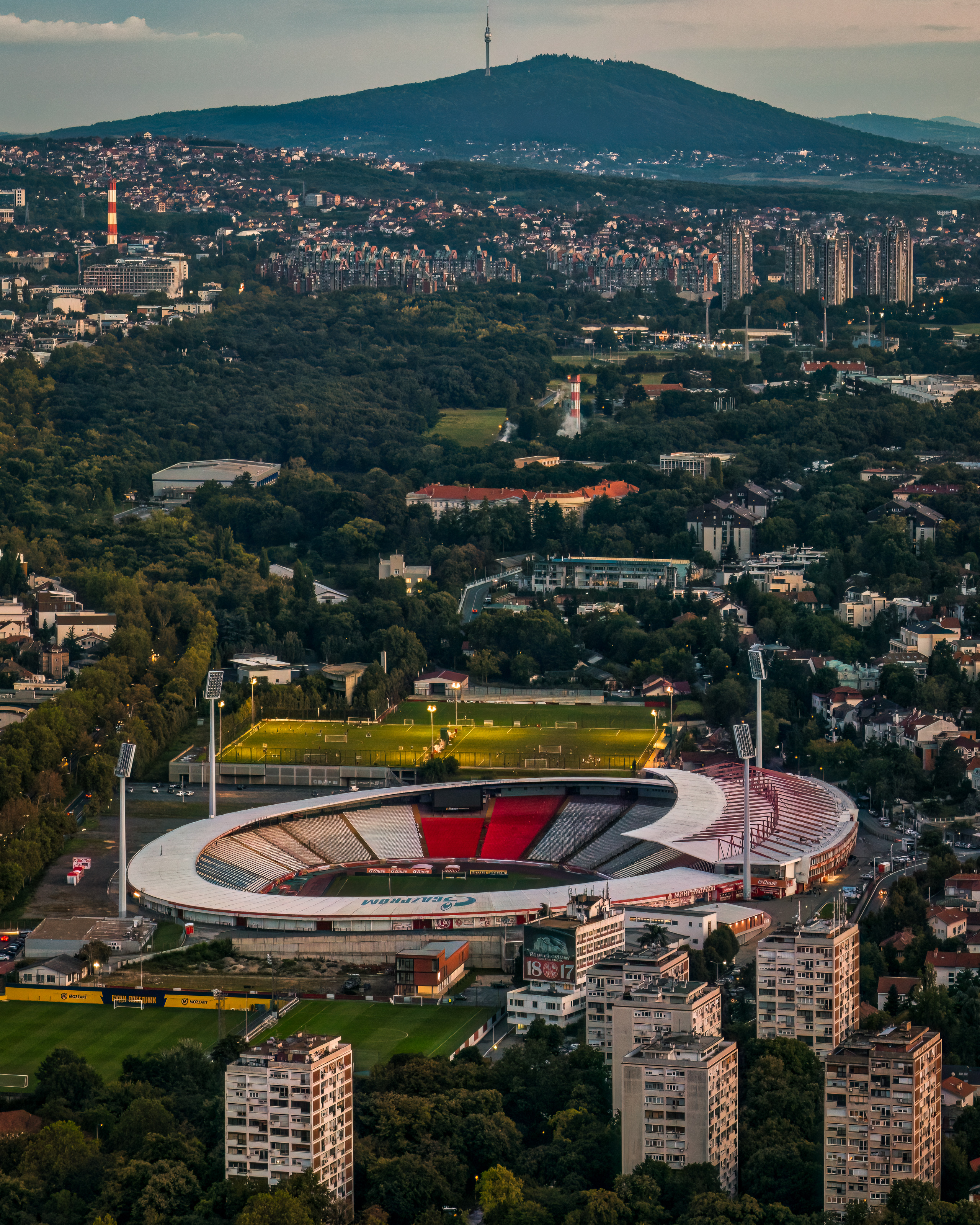 Stadion Rajko Mitić i okolina u predvečerje