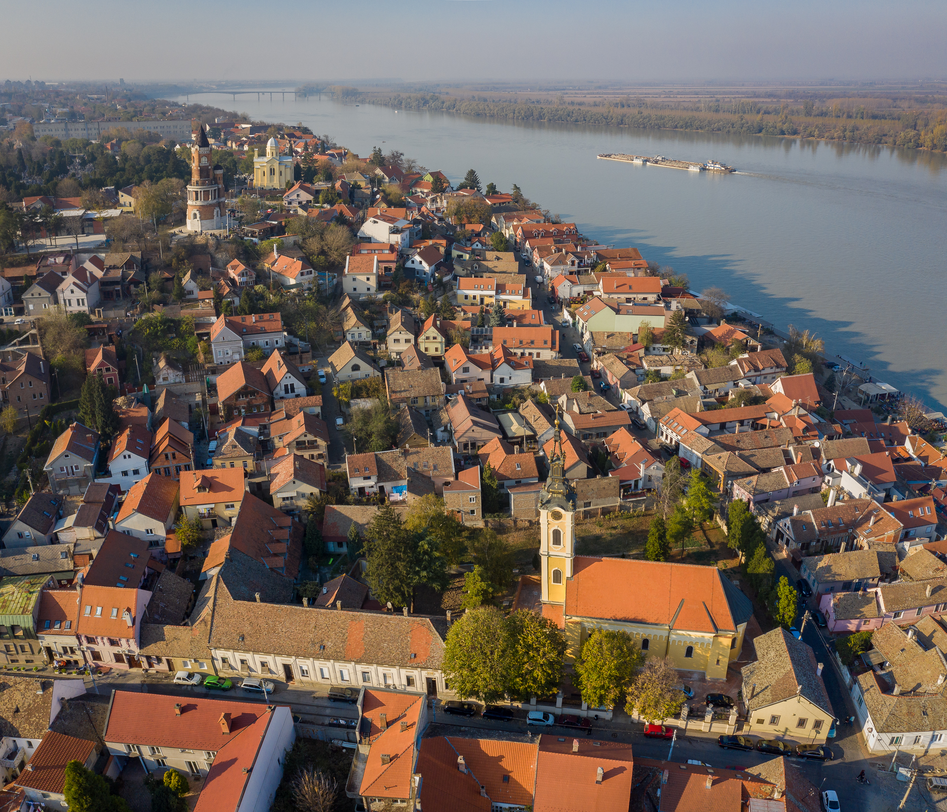 Kula Gardoš i crkva u Zemunu
