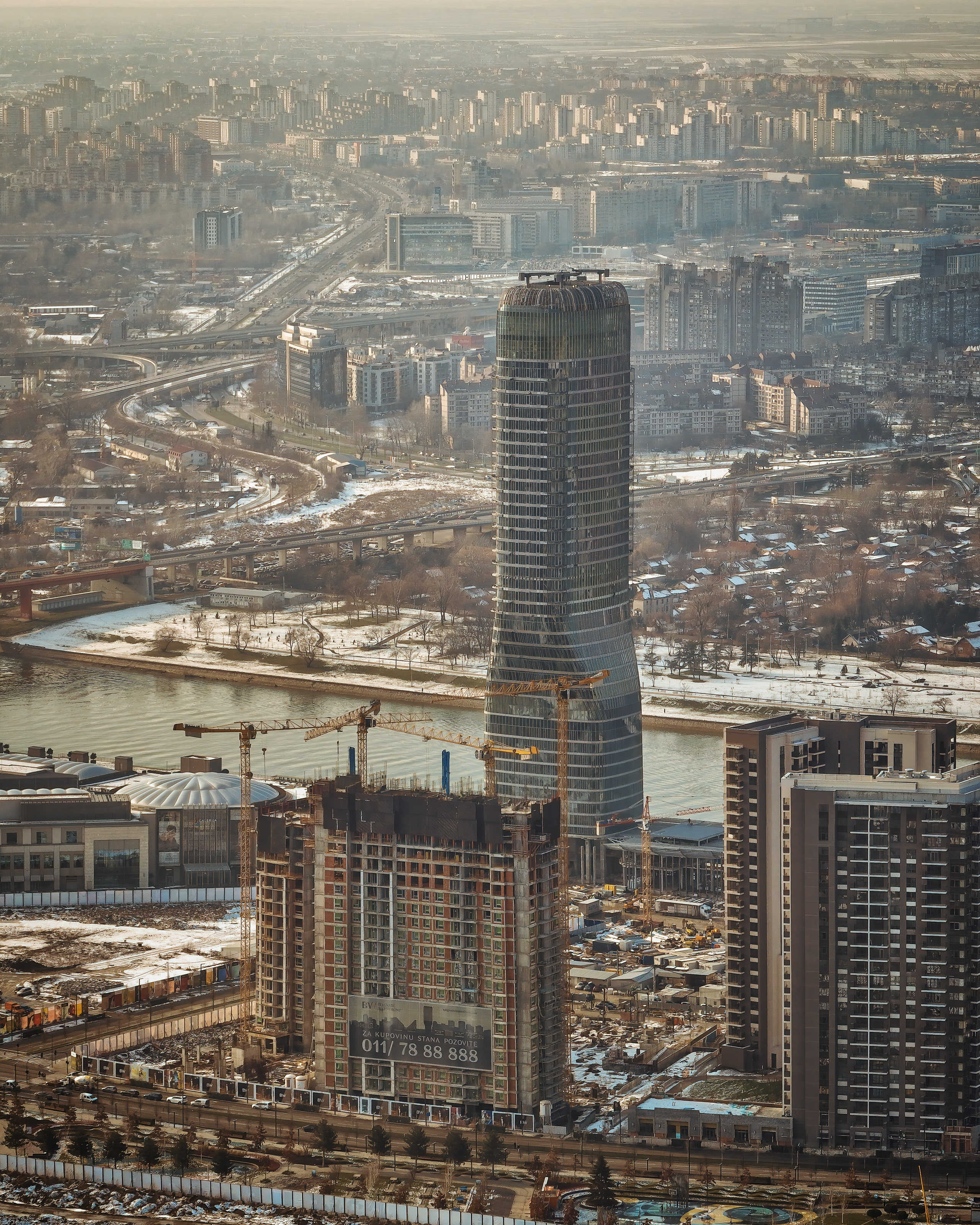 Kula Beograd u izgradnji iz vazduha zimi