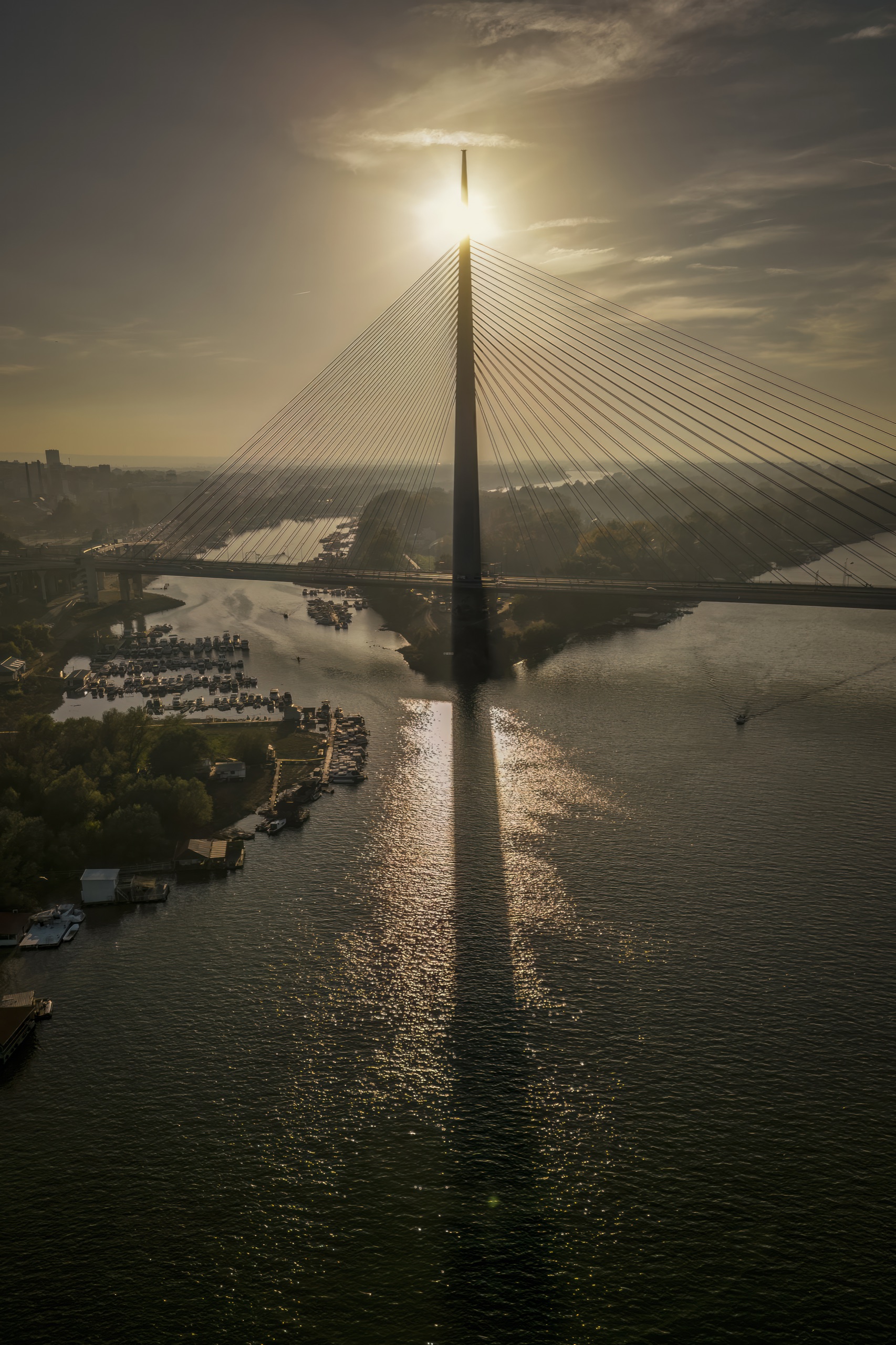 Most na Adi u protivsvetlu